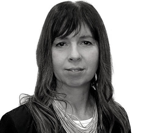 Porträt von Sabrina Andrea Schneider, Mitgründerin und Partnerin bei Starbridge Talent GbR.